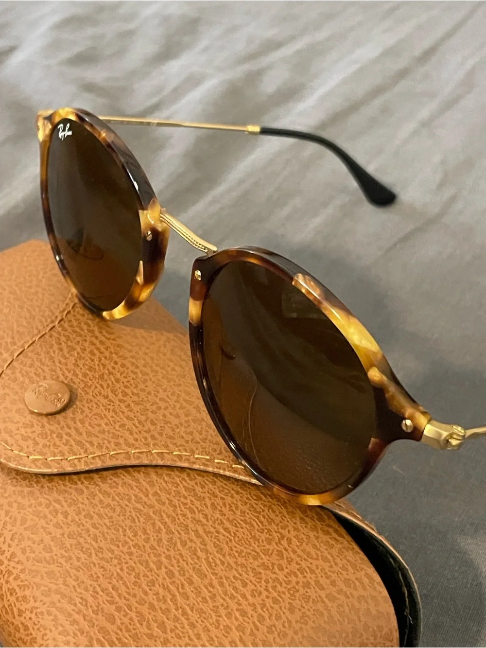 Ray-Ban Round Fleck Tortoise Frame Sunglasses